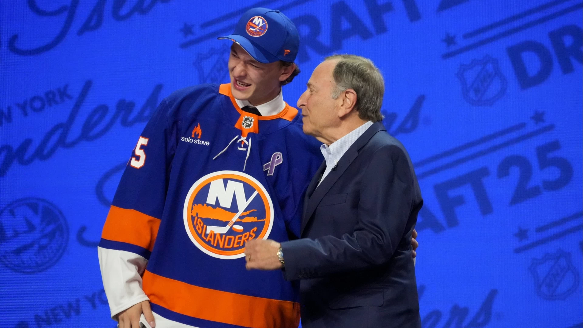 Islanders Pick Matthew Schaefer First in NHL Draft