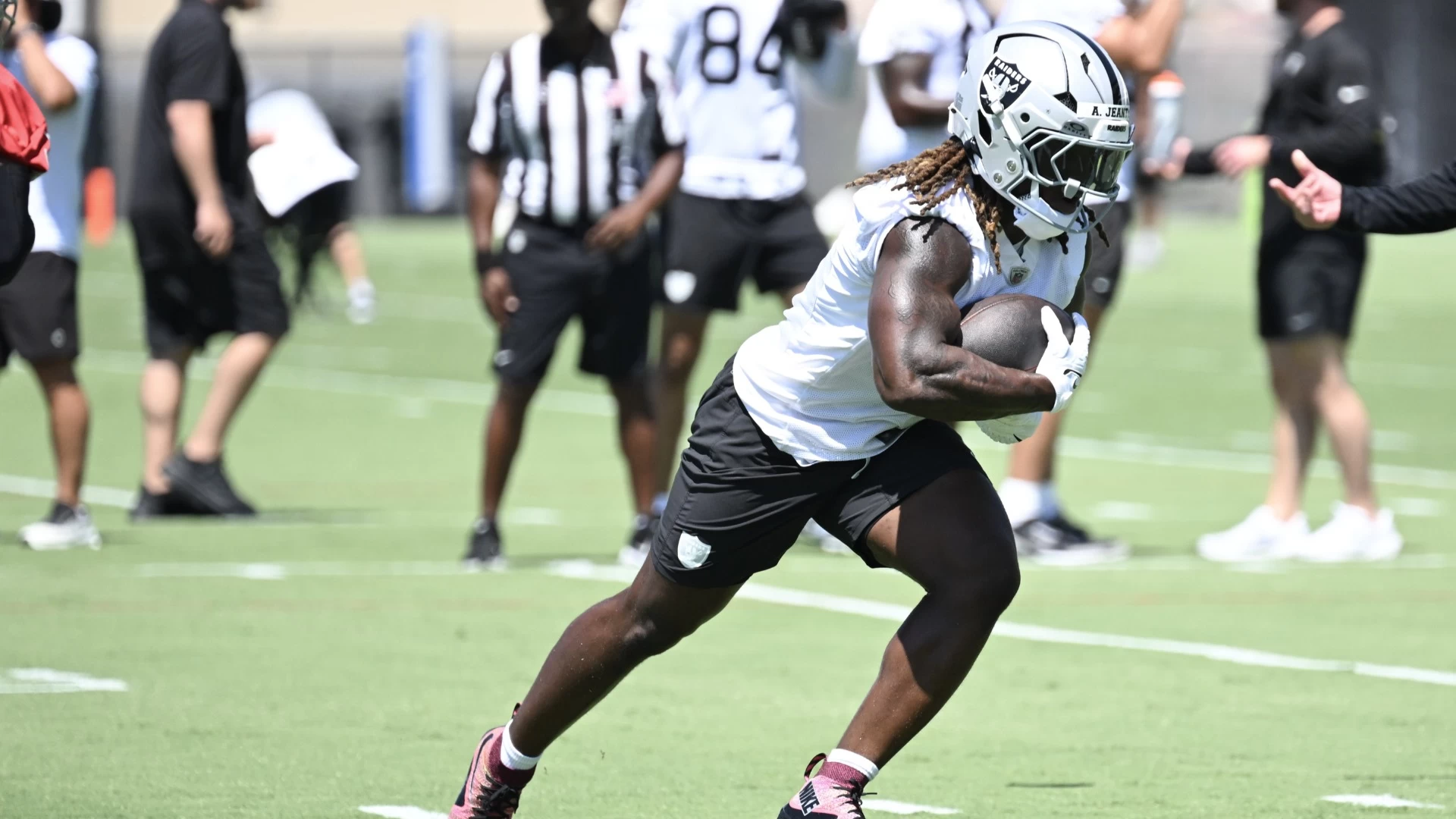 Travis Hunter and Ashton Jeanty Lead Offensive Rookie Race