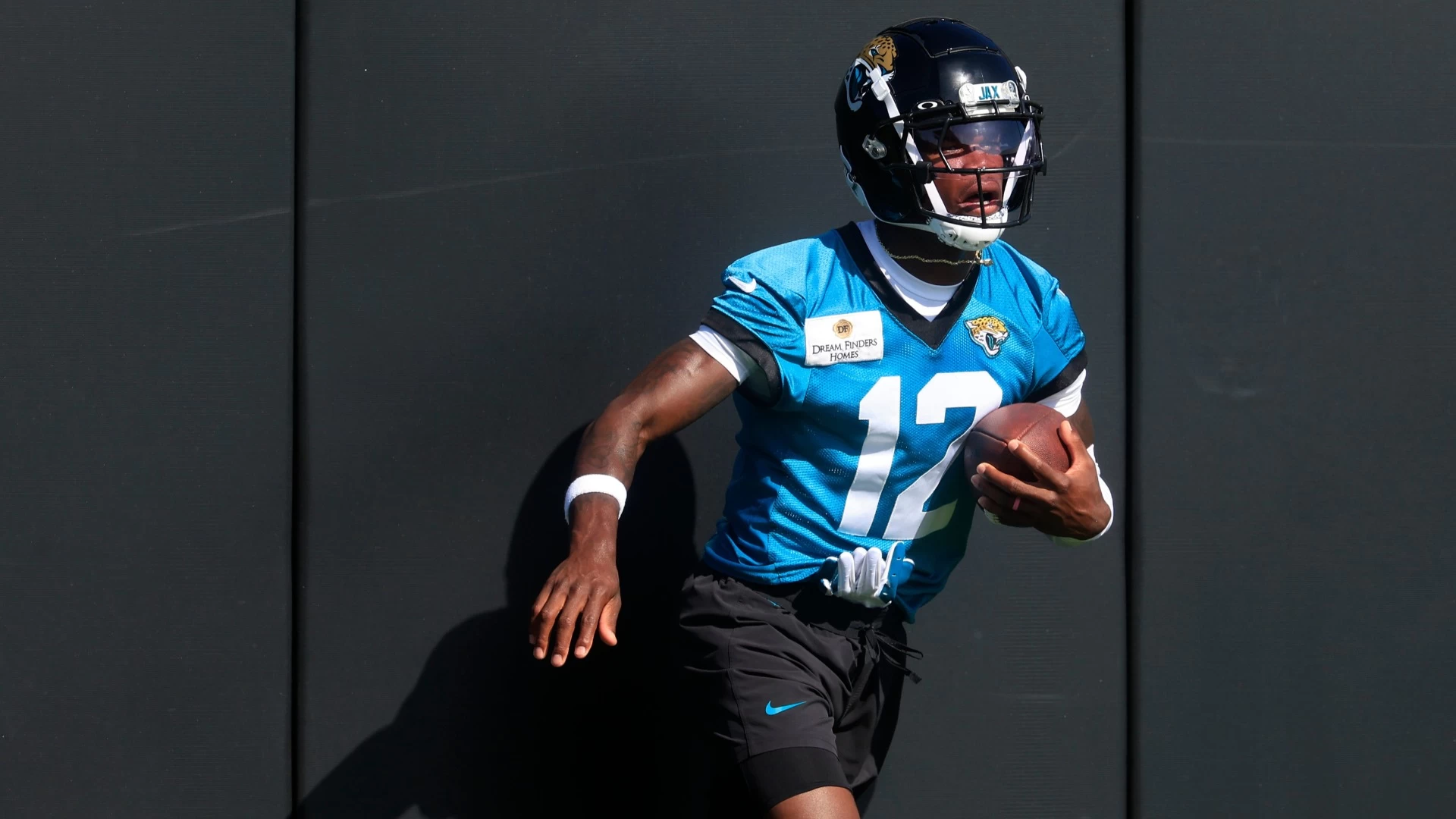 Travis Hunter's Dual Impact in the NFL as Rookie - Analysis