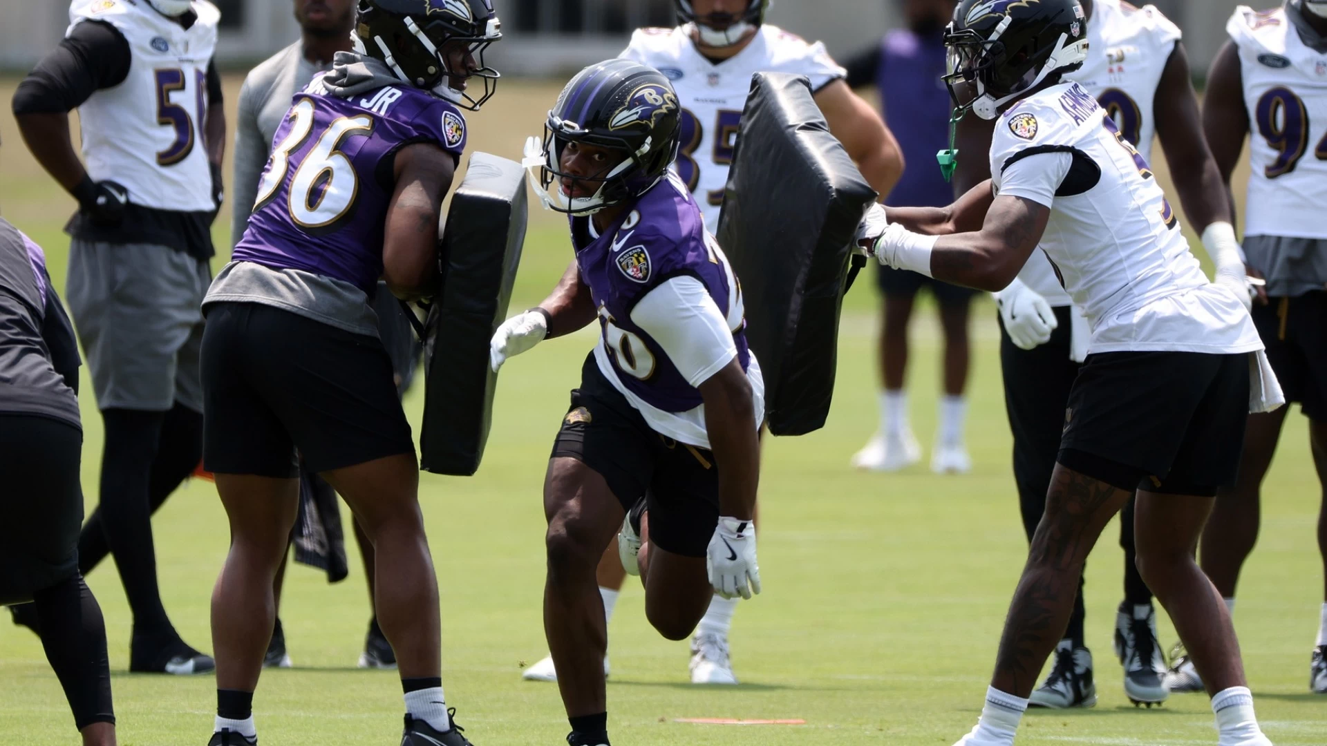 Strategies and Risks in High-Stake Betting Contests