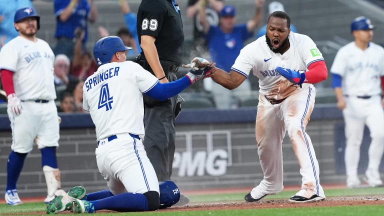 Toronto Blue Jays Clinch a 4-1 Victory Over Yankees