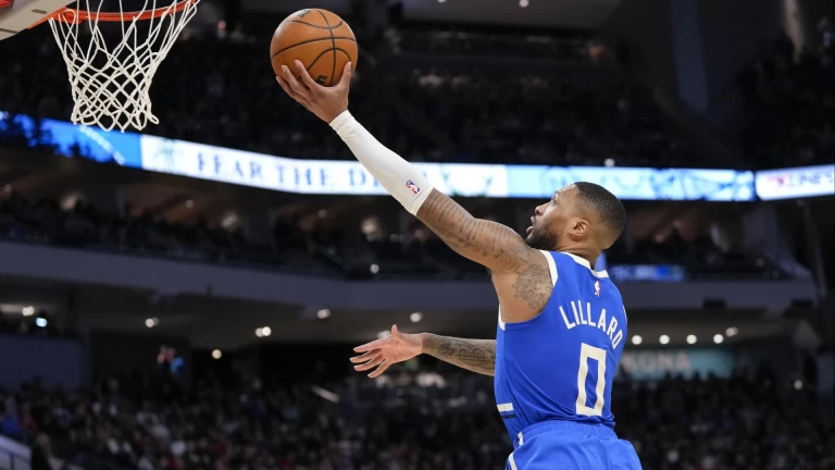 Damian Lillard Returns to Portland Amid Mixed Reactions