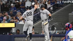 Yankees Clinch Narrow 5-4 Victory Over Blue Jays in Toronto