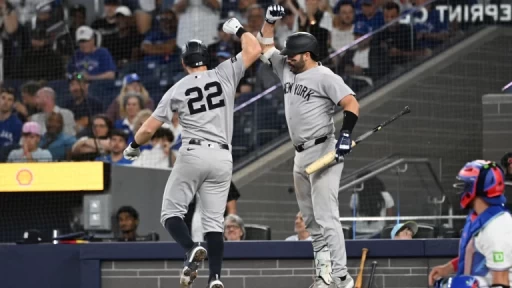 Yankees Clinch Narrow 5-4 Victory Over Blue Jays in Toronto