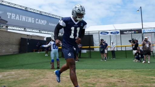 Micah Parsons Navigates Contract Talks with Cowboys