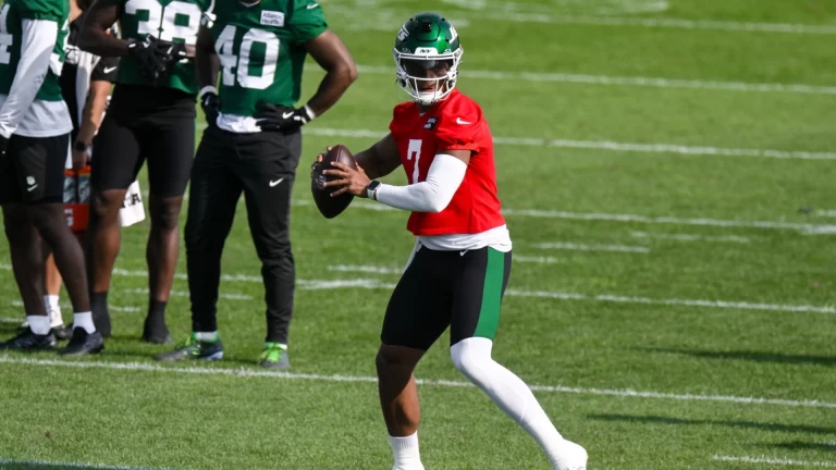 Examining NY Jets' Season Outlook & Justin Fields' Role