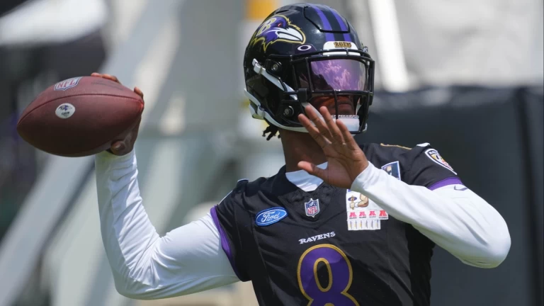 Top NFL Teams' Odds: Super Bowl Contender Analysis