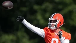 Kenny Pickett's Injury: Impact on Browns' QB Competition