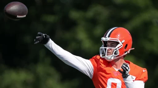 Kenny Pickett's Injury: Impact on Browns' QB Competition