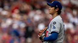 Cincinnati Reds Beat LA Dodgers 5-2 as Ohtani Leaves With Cramps