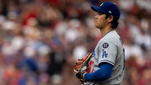 Cincinnati Reds Beat LA Dodgers 5-2 as Ohtani Leaves With Cramps