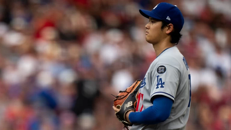 Cincinnati Reds Beat LA Dodgers 5-2 as Ohtani Leaves With Cramps