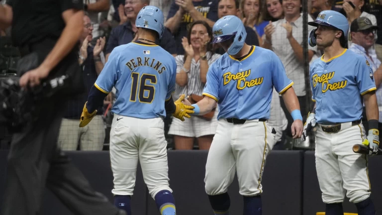 Milwaukee Brewers Dominate NL Central: 2025 Update