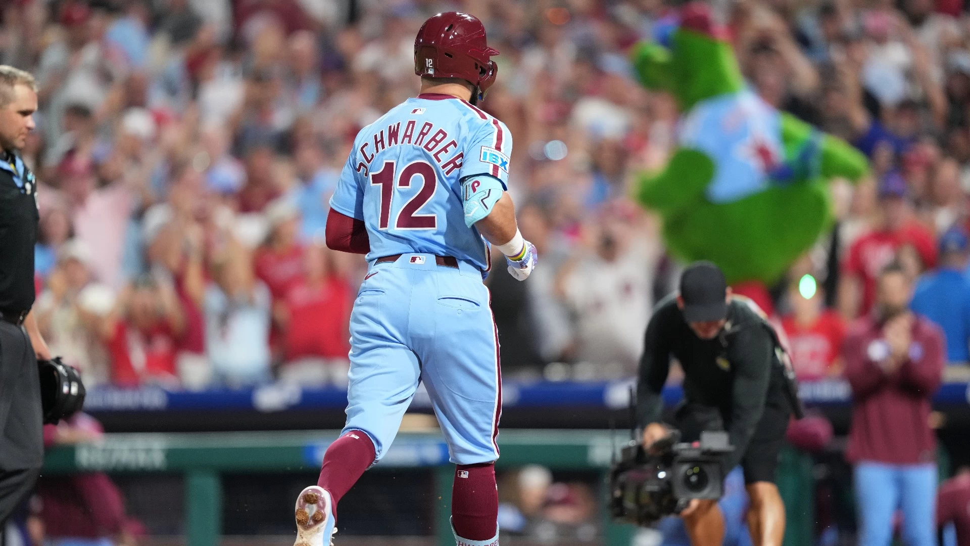 Braves vs. Phillies Preview: Schwarber Looks to Keep Rolling