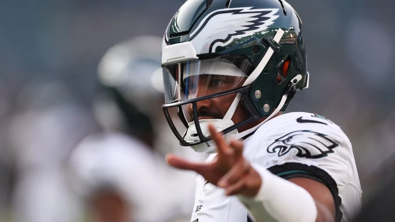 Eagles Favored by 8.5 Against Dallas in Tomorrow’s Game