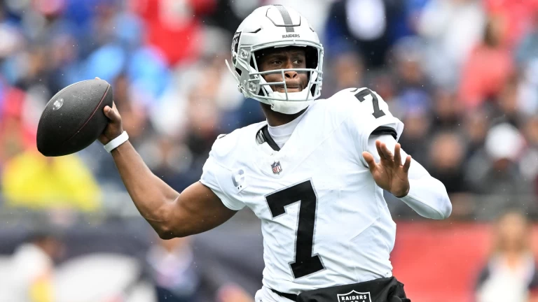 Geno Smith Leads Raiders to Victory with 362 Yards vs. Patriots