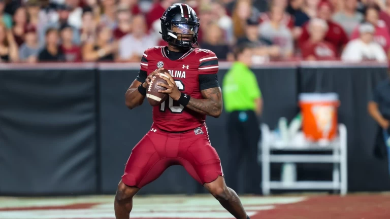 South Carolina Dominates Vanderbilt in Night Game Clash