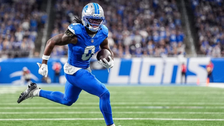 Detroit Lions Dominate Chicago Bears in 52-21 Rout