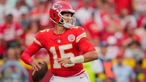Mahomes Struggles as Chiefs Offense Fails to Impress