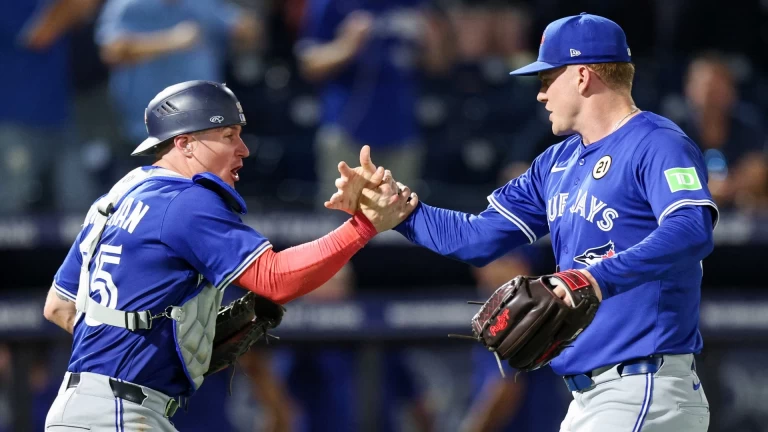 Blue Jays Secure Narrow Win Over Rays in Extra Innings