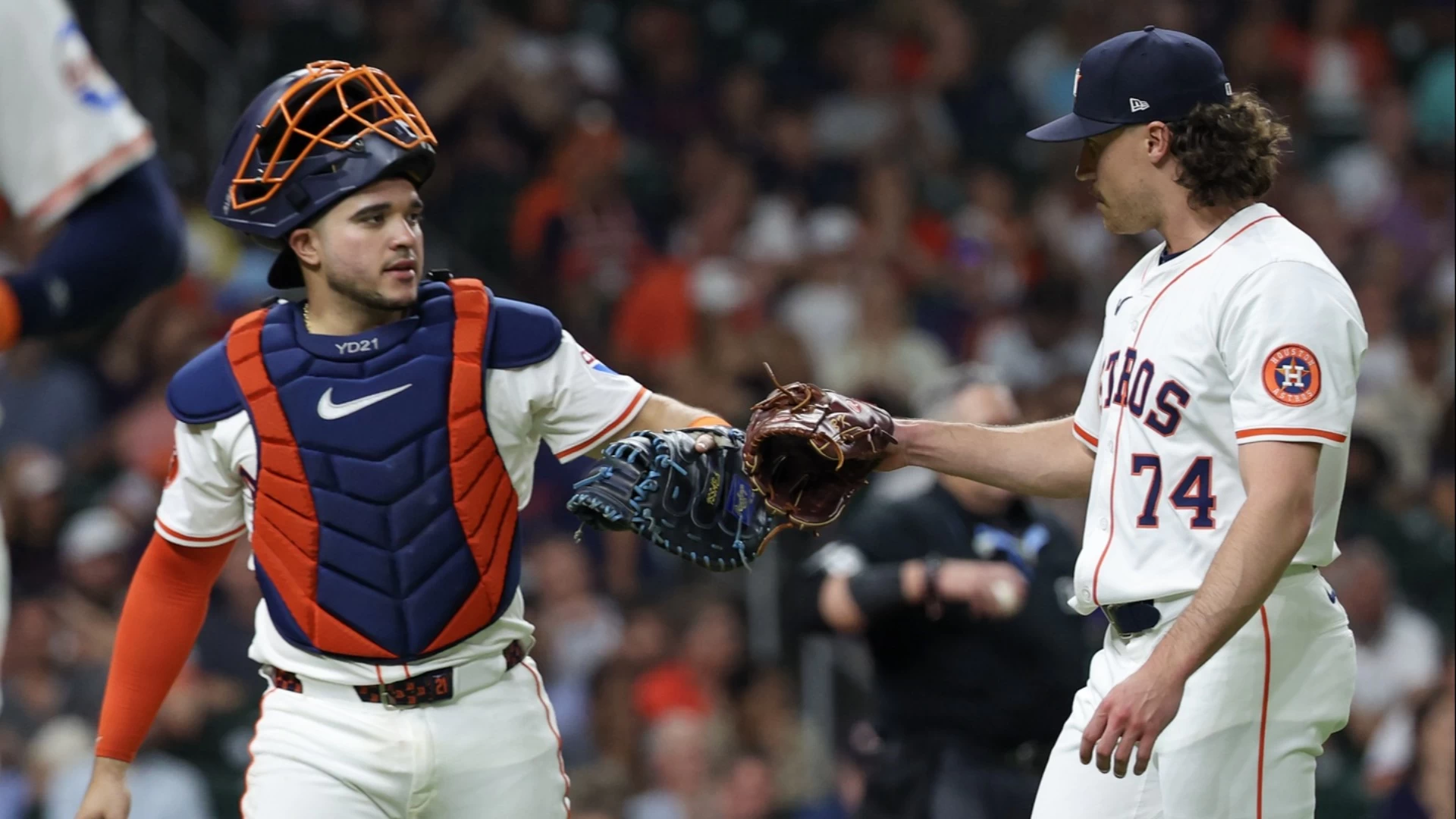 MLB Playoff Race Heats Up: Astros and Mariners Tied in AL West