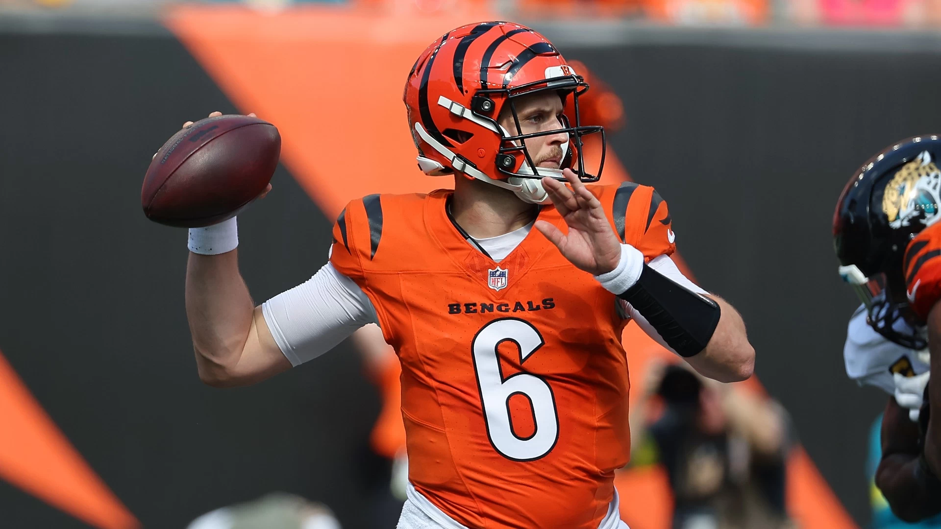 Cincinnati vs. Minnesota Preview: QB Changes & Game Predictions