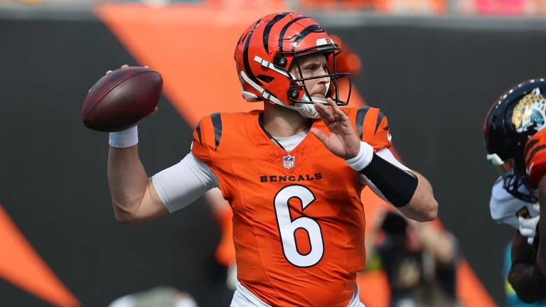 Cincinnati vs. Minnesota Preview: QB Changes & Game Predictions