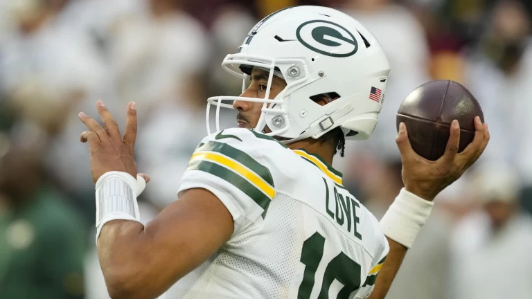 Analyzing QB Choices: Jordan Love or Jared Goff Today?