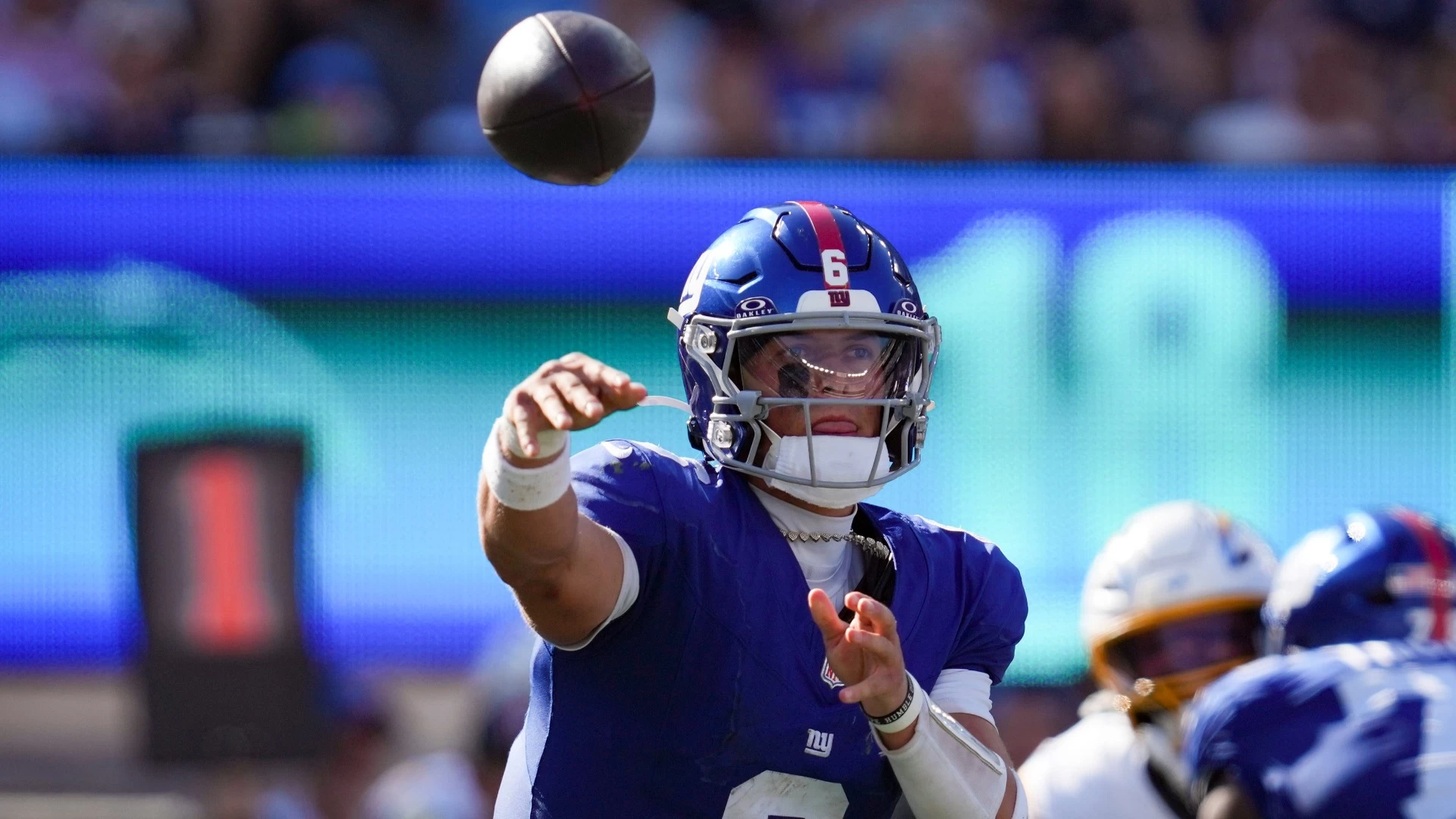 Dart, Giants Clinch First Win of Season vs. Chargers
