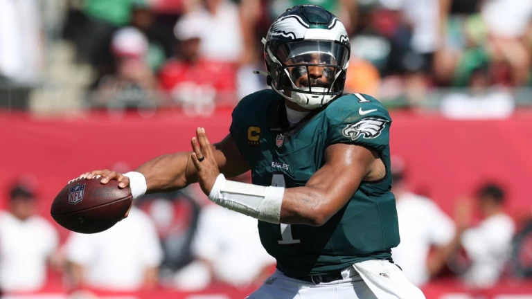 Eagles Remain Top of NFC After Intense 31-25 Victory
