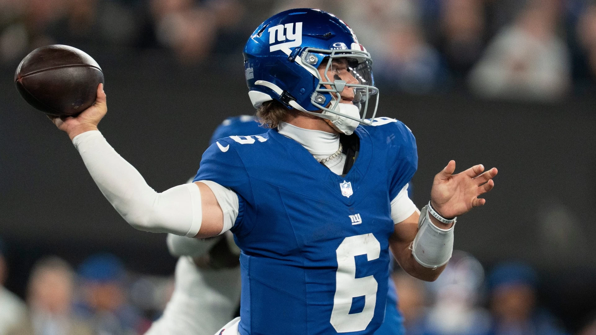 Giants Dominate Eagles 34-17 in Unexpected Victory