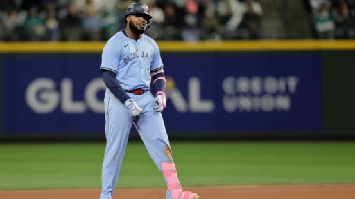 Blue Jays Clutch Up for Pivotal Game 3 Win vs. Mariners