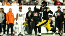 Aaron Rodgers Scores 4 TDs; DK Metcalf Struggles in Game