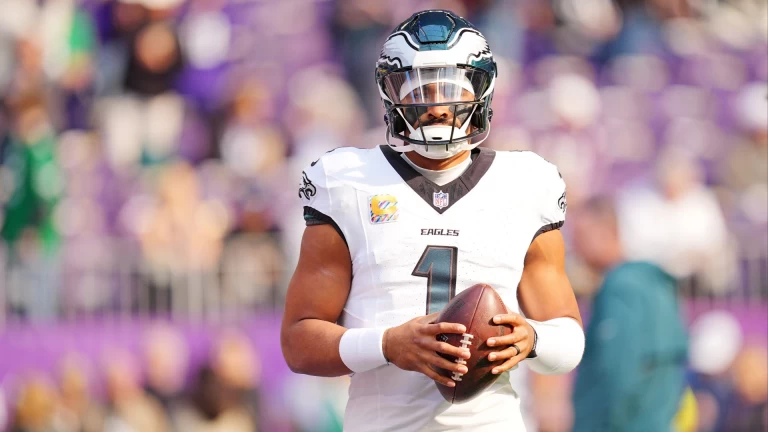Eagles Triumph 28-22 Over Vikings, Jalen Hurts Shines