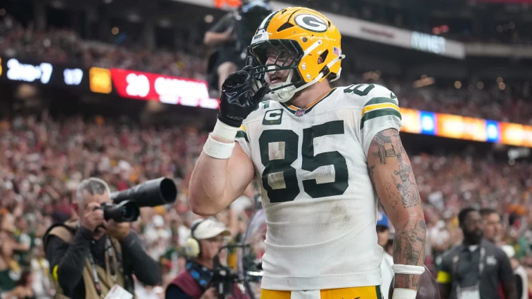 Packers Rally to Beat Arizona 27-23 in Thrilling Game