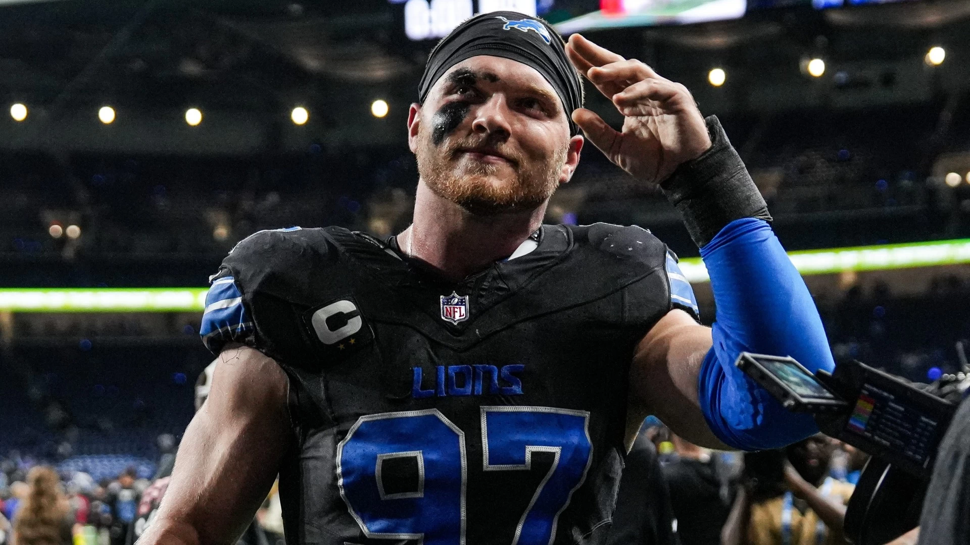 Aidan Hutchinson Bags Record NFL Deal as Top Edge Rusher