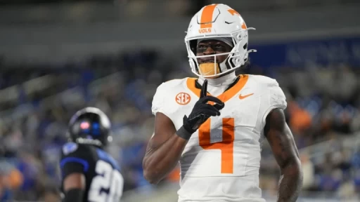 Tennessee Favored Against Oklahoma in Pivotal SEC Clash