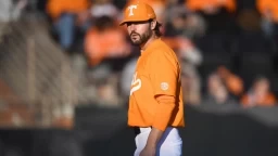 Tennessee Baseball Coach Becomes Giants Manager at 33