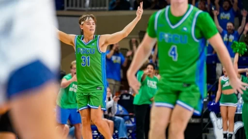 TikTok Star Brandon Dwyer Scores in Division I Basketball Game