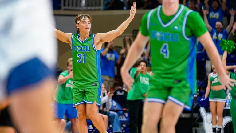 TikTok Star Brandon Dwyer Scores in Division I Basketball Game