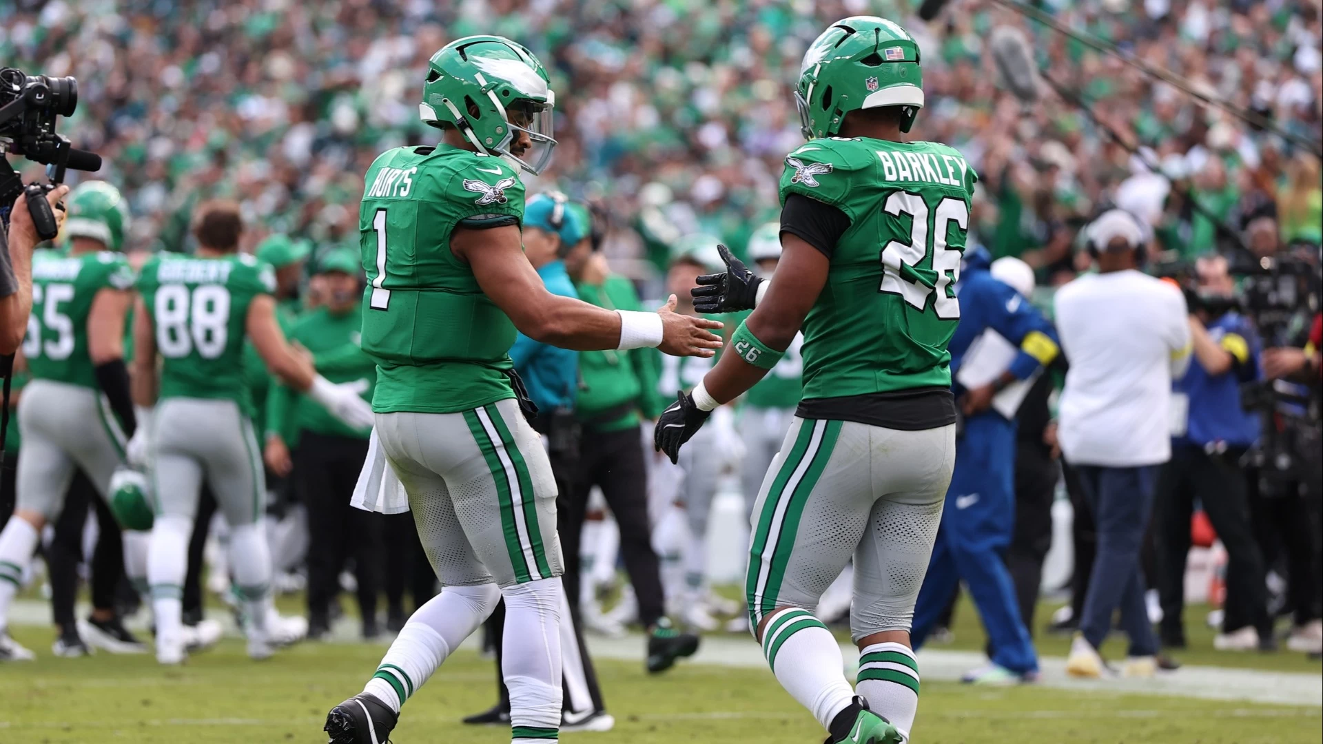 Eagles Emerge as Favorites Against Packers Tonight