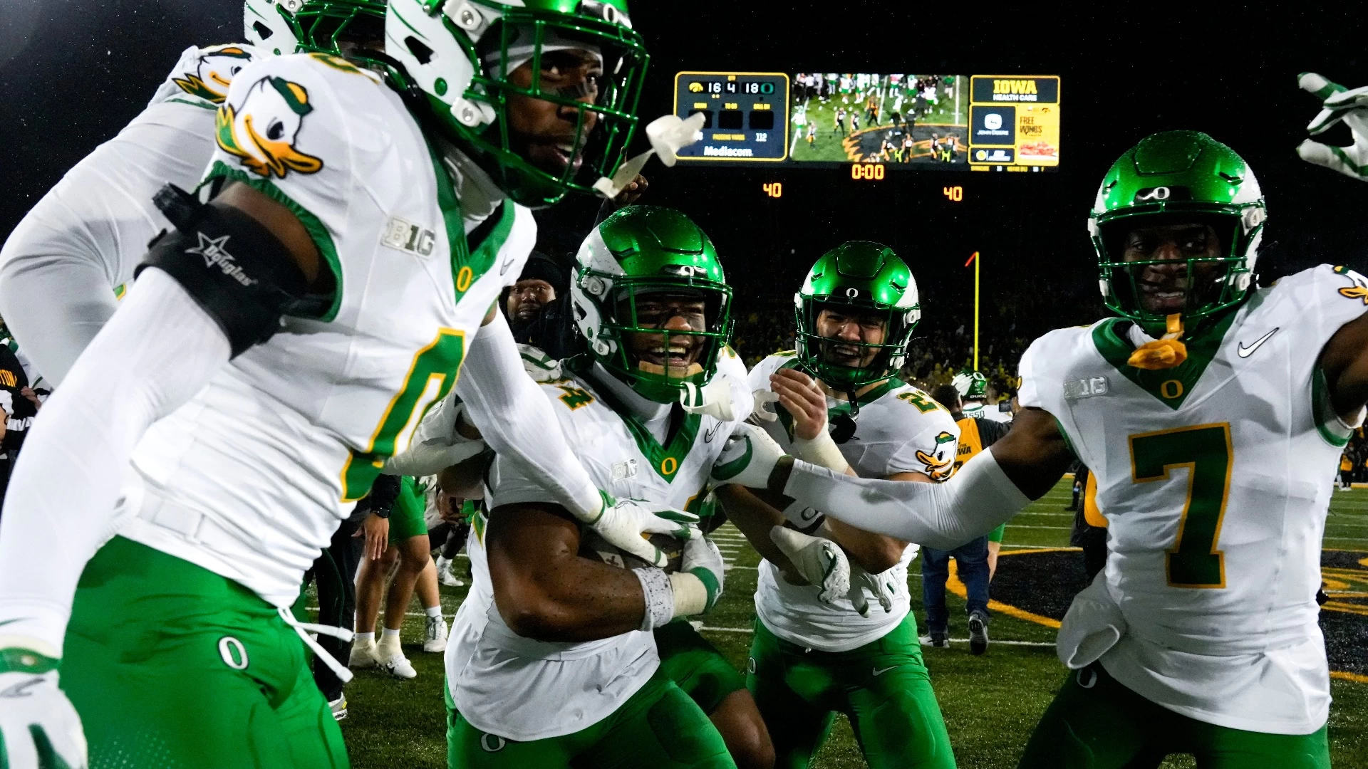 Top 10 College Football Duel: Minnesota vs. Oregon Preview