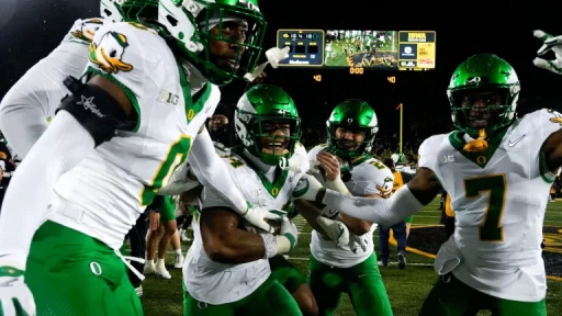 Top 10 College Football Duel: Minnesota vs. Oregon Preview