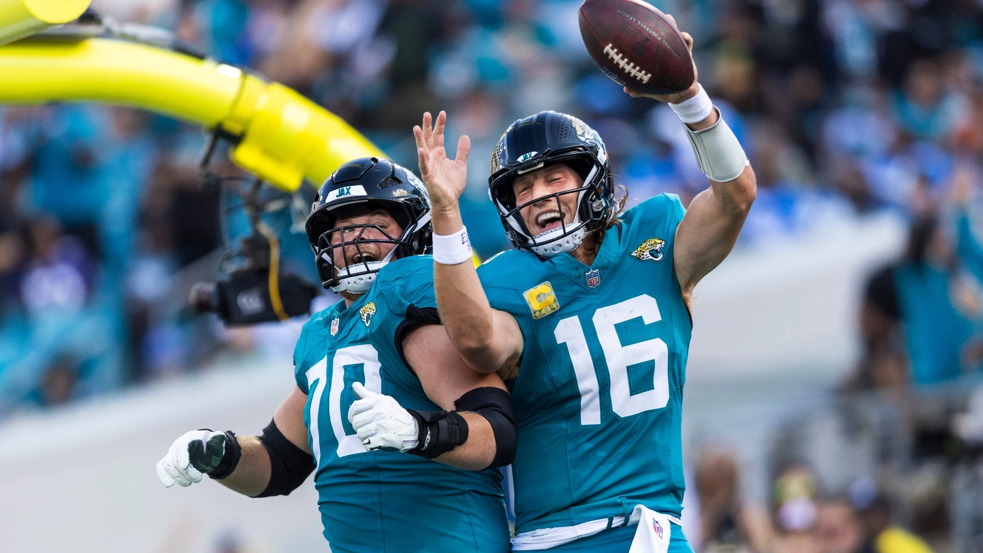 Jaguars Decimate Chargers 35-6 in Key AFC Showdown