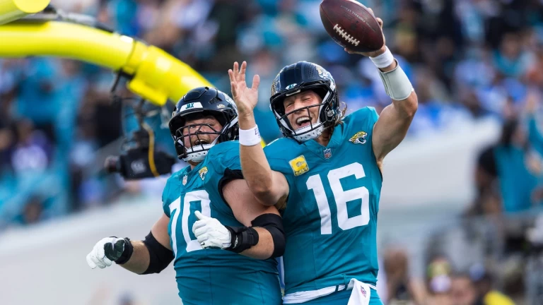 Jaguars Decimate Chargers 35-6 in Key AFC Showdown