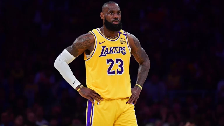 Lakers Prepare for LeBron James's Return from Sciatica