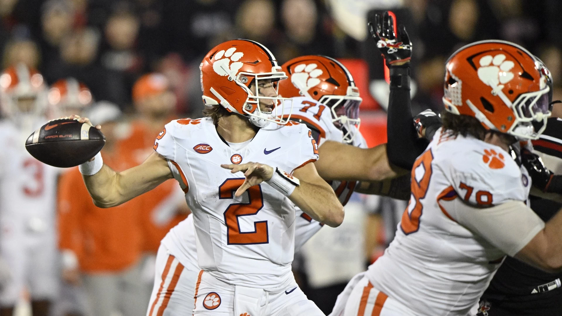 Clemson Nudges Past Louisville in Key Conference Victory