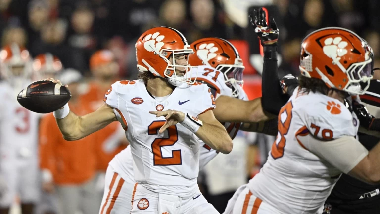 Clemson Nudges Past Louisville in Key Conference Victory