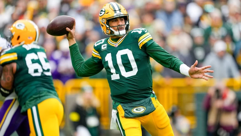 Detroit Hosts Green Bay on Thanksgiving: Previewing the Matchup