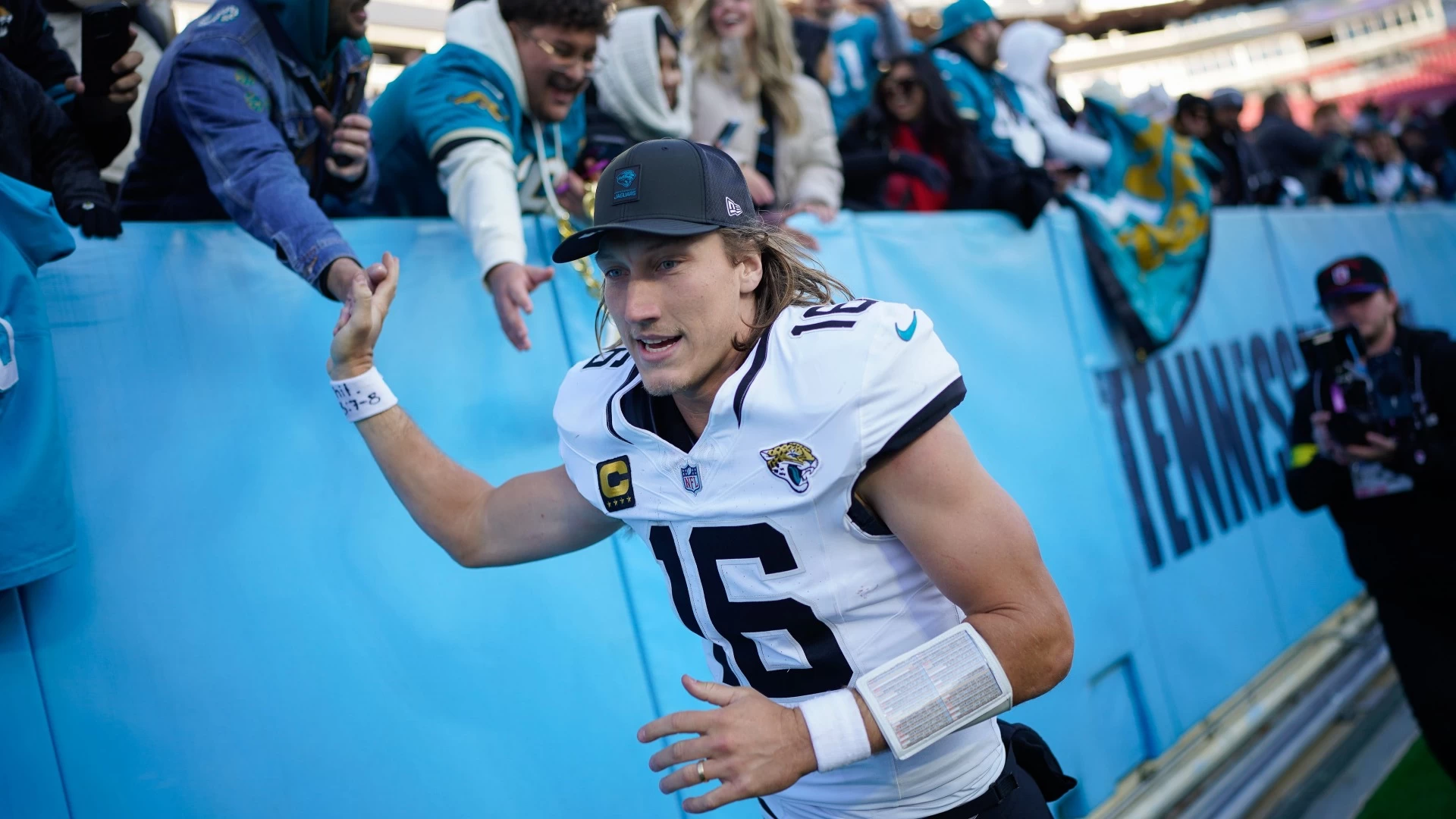 Trevor Lawrence Leads Jaguars to Victory Over Titans